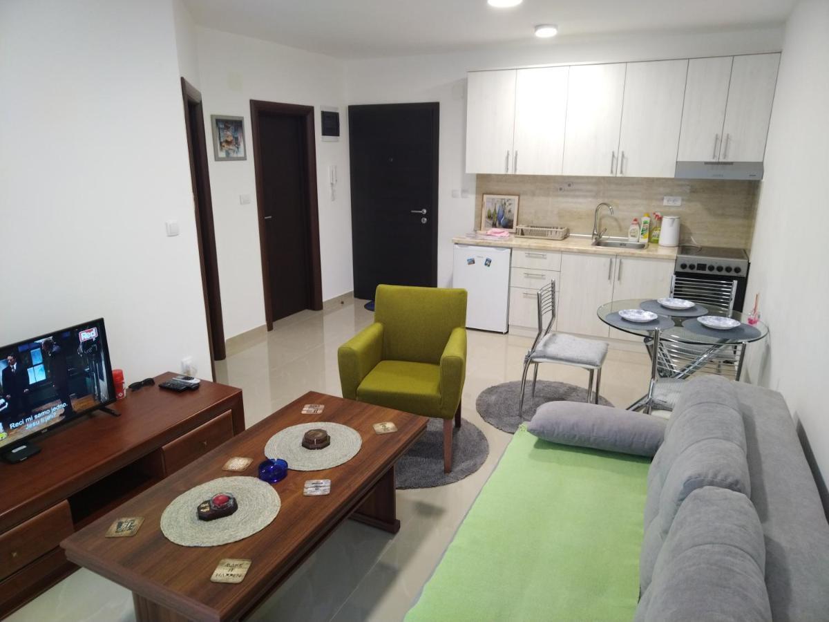 Ostrovo Apartman "N" Srebrno Jezero מראה חיצוני תמונה