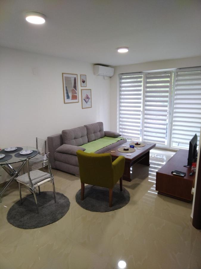 Ostrovo Apartman "N" Srebrno Jezero מראה חיצוני תמונה